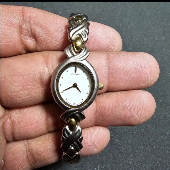 Vintage Citizen Ladies Quartz Cocktail Watch Silver Gold Tone White Dial Working - Picture 1 of 10